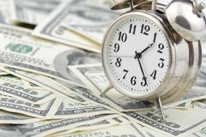 tiempo - dinero. concepto de negocio. foto