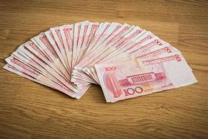 100 yuanes, dinero chino foto