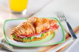 sandwich croissant