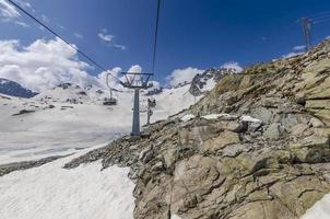 teleférico en la estación de esquí en los Alpes