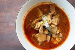 carne de cerdo al curry picante foto