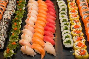 sushi japonés variado foto