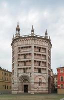 Baptisterio de Parma, Italia foto