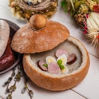 sopa de pascua tradicional polaca casera foto