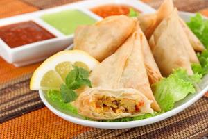 vegetable samosa with indian sauce