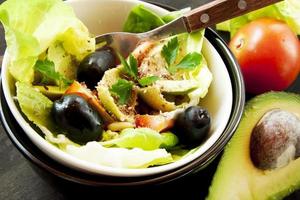 ensalada saludable con verduras y semillas