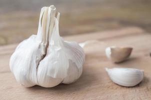 Bulbs of garlic and garlic cloves