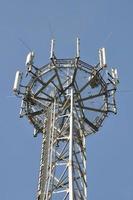 torre de telecomunicaciones con antenas