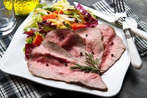 roastbeef with grilled vegetables photo