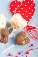cake-pops en forma de corazón para el día de san valentín