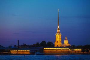 Catedral de Pablo y Pedro en la noche blanca, San Petersburgo