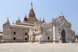 Templo de Ananda en la llanura de Bagan, Myanmar