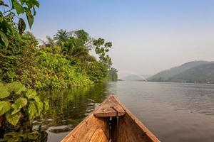 paseo en canoa en áfrica