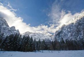 montañas en invierno foto