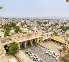 Vista de la ciudad de udaipur desde el palacio de la ciudad, udaipur