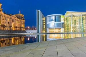 Reichstag de Berlín y Paul-löbe haus foto