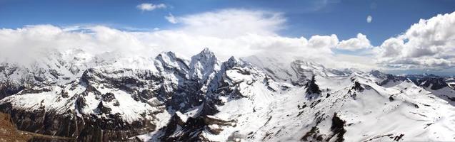 panaorma de los alpes en suiza foto