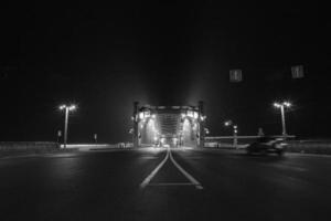 puente nocturno foto