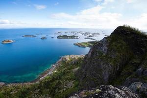 vista a la montaña - islas lofoten, noruega foto