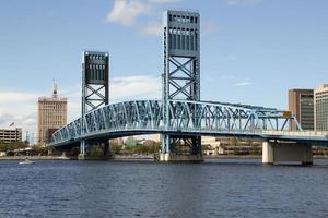 Levante el puente sobre el río St John Jacksonville, Florida