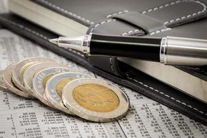 informe financiero con monedas