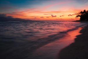 puesta de sol mar tropical
