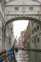 canal en vista de Venecia desde la góndola