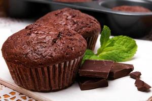 primer plano de muffins de chocolate foto