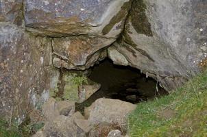 entrada de la cueva de cerca foto