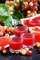 jugo fresco de uvas rojas y toronja