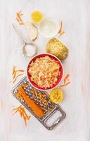 Ensalada de apio fresco y zanahorias con yogur, set de ingredientes foto
