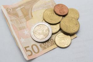 dinero - monedas y billetes en euros