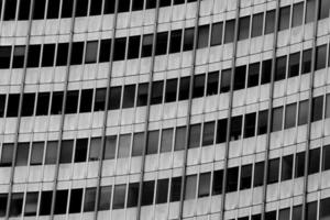 rascacielos con ventanas de vidrio y acero