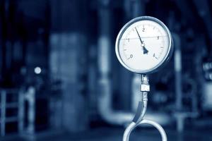 Pressure gauges and valves