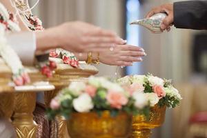 ceremonia de boda tailandesa cultura matrimonio. - (enfoque selectivo) foto