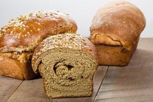 hogazas de pan de trigo integral fresco