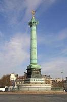 Columna de julio en el lugar de la Bastilla, París, Francia.