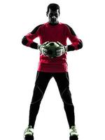Hombre de portero de jugador de fútbol caucásico con silueta de bola foto