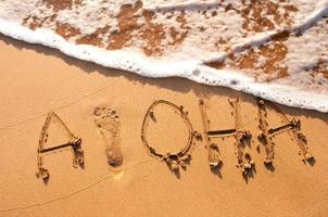 aloha escrito en la arena
