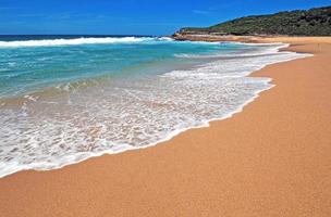 Playa prístina aislada cerca de Sydney, NSW Australia