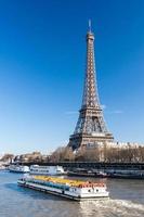Torre Eiffel al atardecer desde Trocadero en París, Francia.