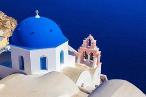 Iglesia de Oia, la isla de Santorini, Cícladas, Grecia foto