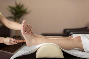 primer plano del masaje de pies
