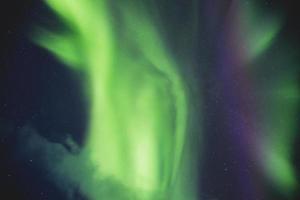 aurora boreal masiva vibrante auroras boreales en noruega, islas lofoten