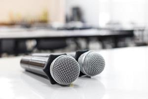 micrófono en la sala de reuniones o conferencias