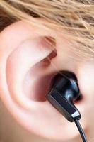 oreja con auricular foto