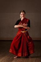 exponente de la danza bharat natyam