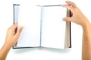 libro en manos aisladas en blanco