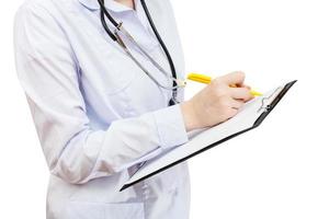 médico escribe en el portapapeles aislado en blanco foto