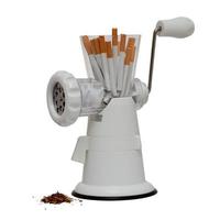 Imagen de no fumar con cigarrillos en una picadora de carne aislada foto